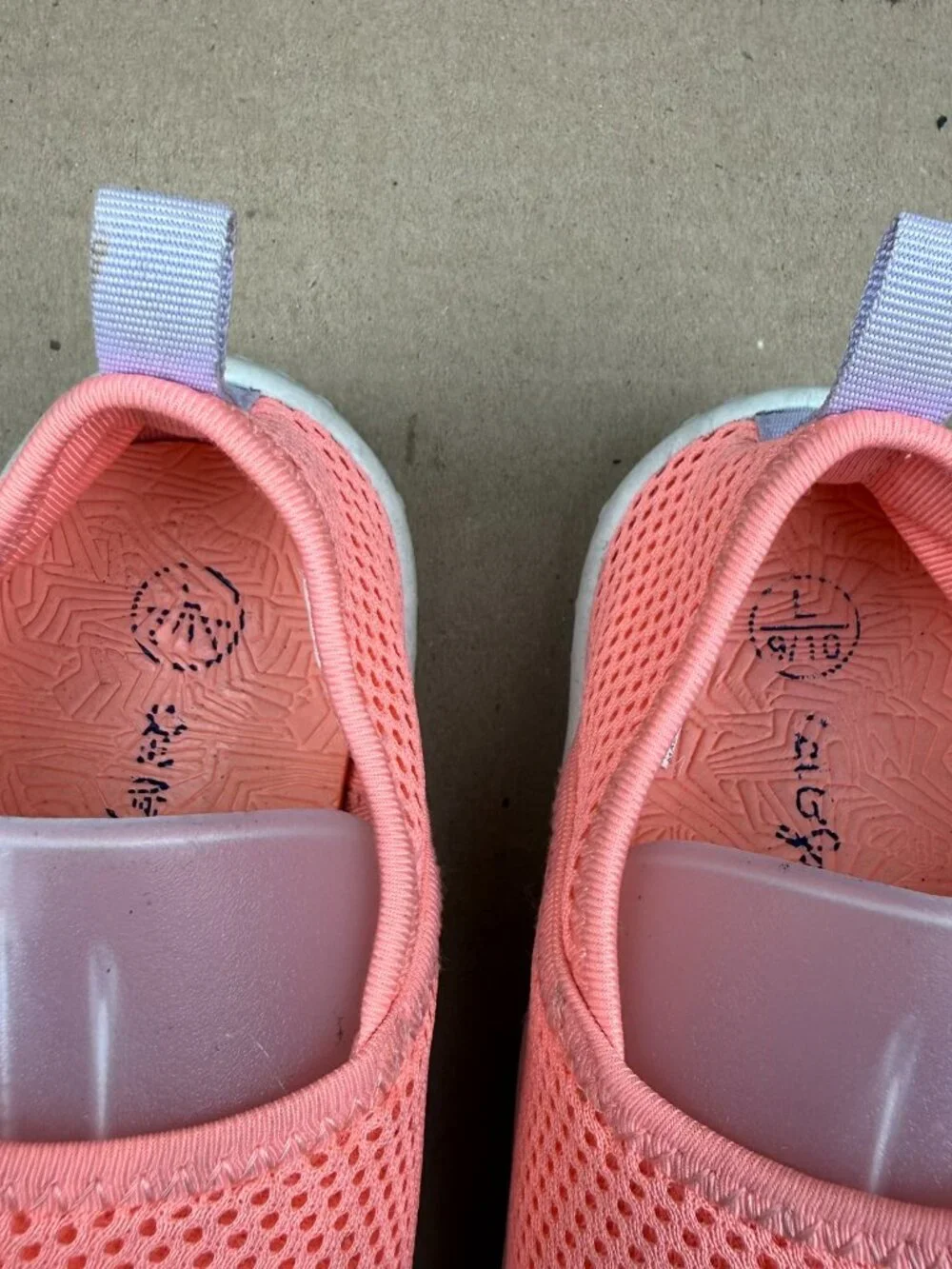 Cat & Jack Toddler Water Shoes Coral Mesh Slip On Sneakers Size L 9/10